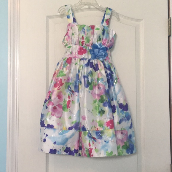 A special occasion white flower dress. - Picture 1 of 6